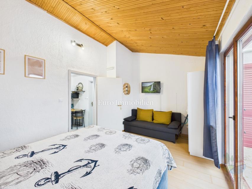 Medulin - casa con 4 appartamenti, piscina, 350m mare