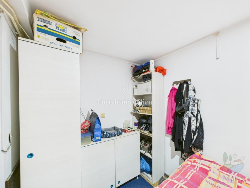 Medulin - casa con 4 appartamenti, piscina, 350m mare