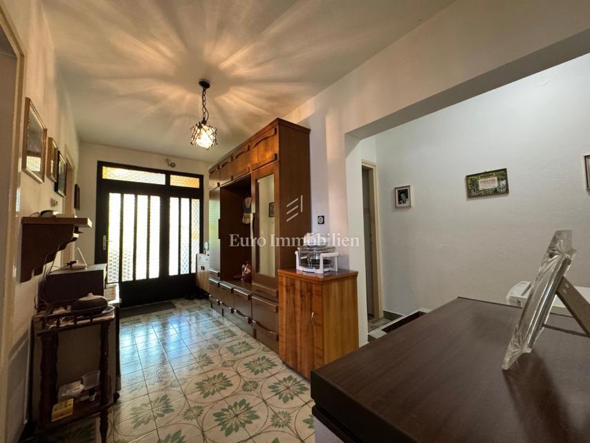 Istria - casa con ampio giardino in posizione tranquilla