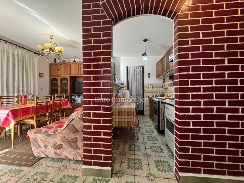 Istria - casa con ampio giardino in posizione tranquilla