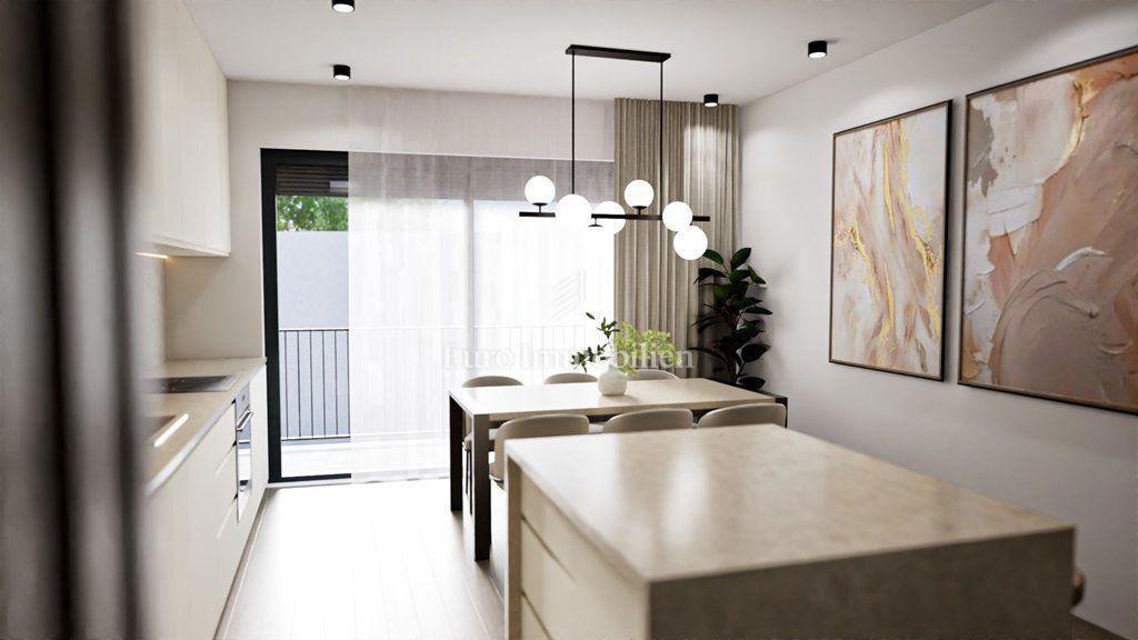 Murter - appartamento moderno in un nuovo edificio vicino al mare