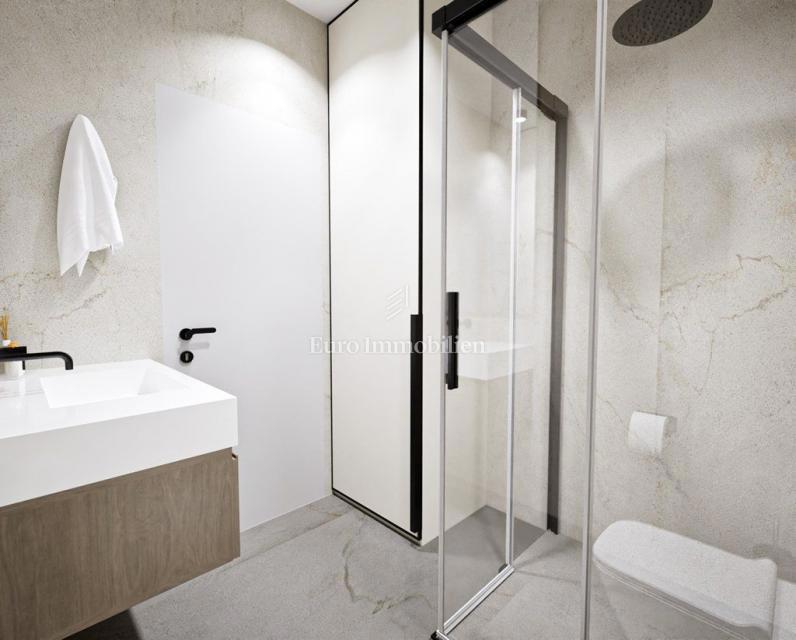 Murter - appartamento moderno in un nuovo edificio vicino al mare