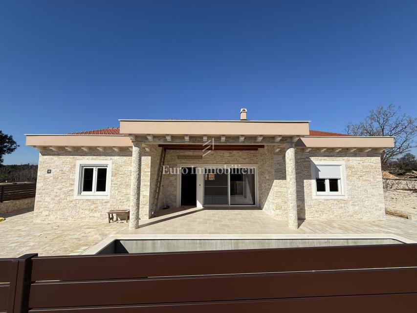 Vrsi - casa con piscina e giardino