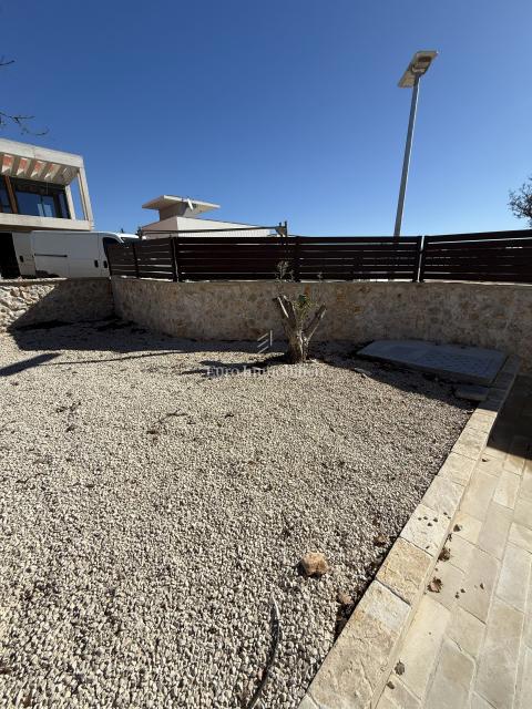 Vrsi - casa con piscina e giardino