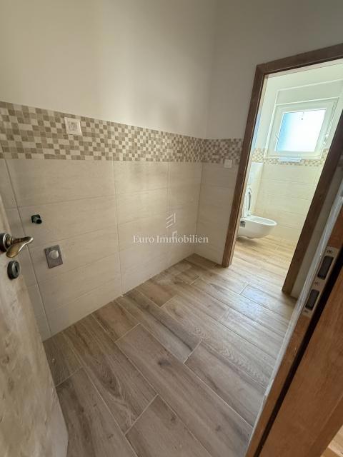 Vrsi - casa con piscina e giardino