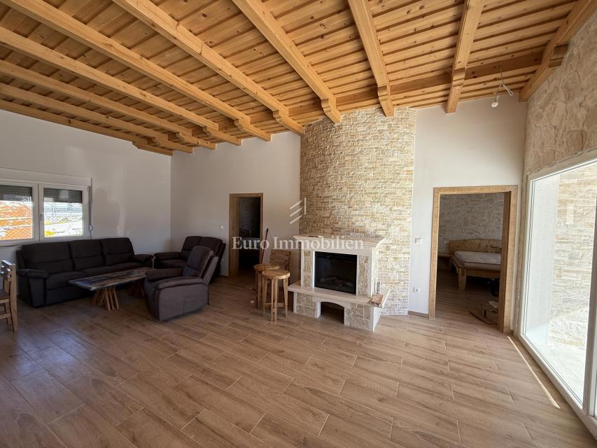 Vrsi - casa con piscina e giardino