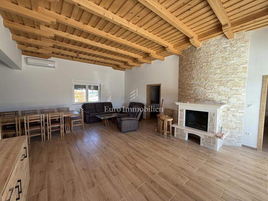 Vrsi - casa con piscina e giardino