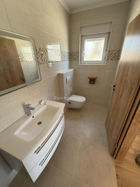 Vrsi - casa con piscina e giardino