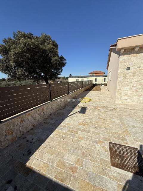 Vrsi - casa con piscina e giardino