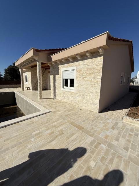 Vrsi - casa con piscina e giardino