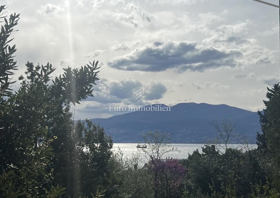 Fiume, Turnić, appartamento con balcone e vista mare