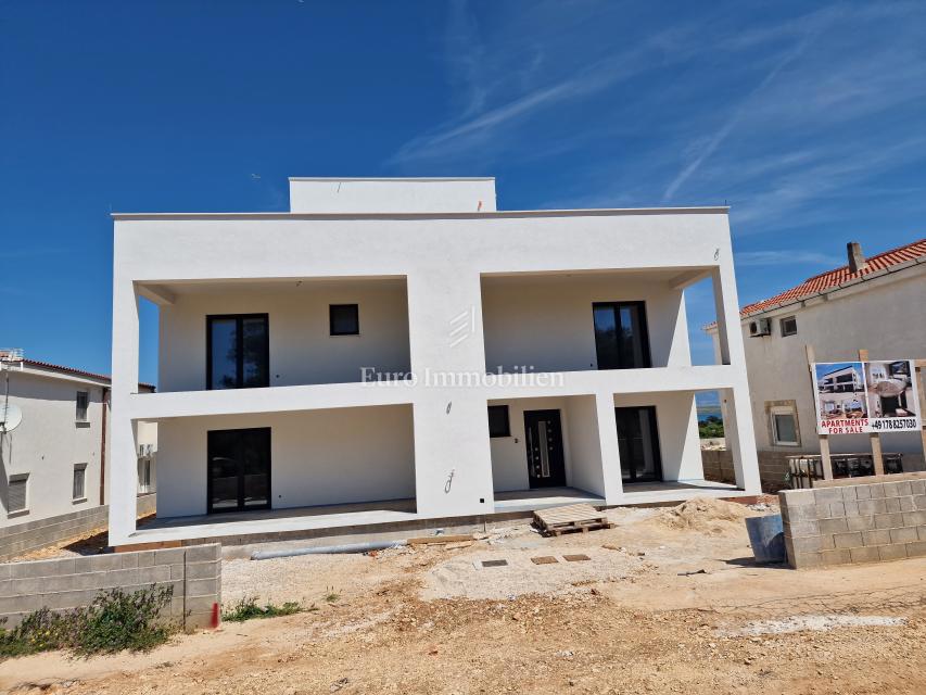 Isola di Vir - nuovo appartamento con giardino privato