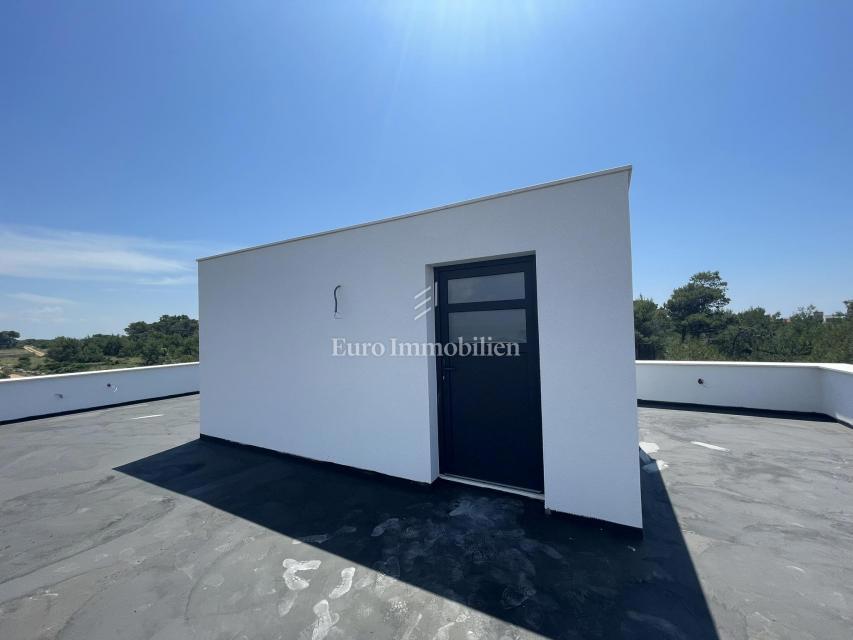 Isola di Vir - nuovo appartamento con giardino privato