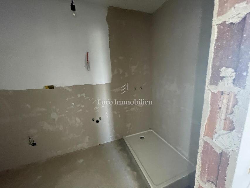 Isola di Vir - nuovo appartamento con giardino privato