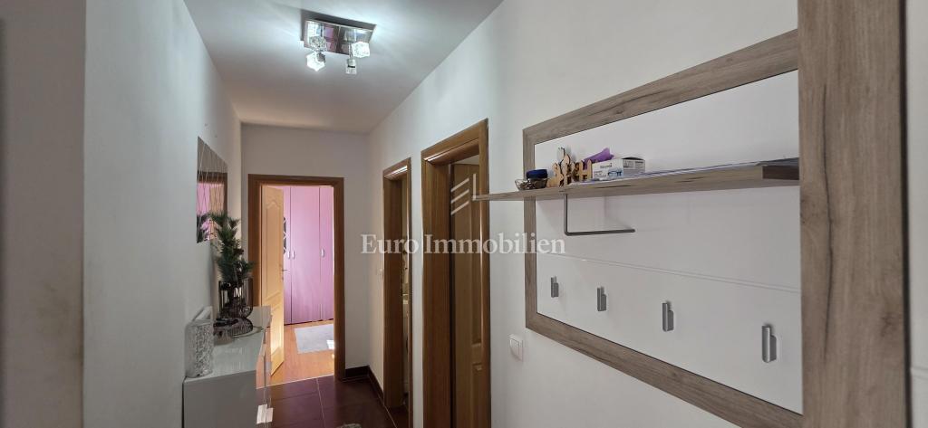 Crikvenica, appartamento con  parcheggio, zona tranquilla