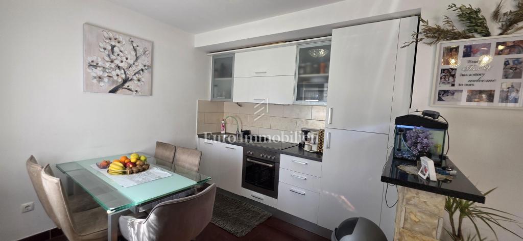 Crikvenica, appartamento con  parcheggio, zona tranquilla