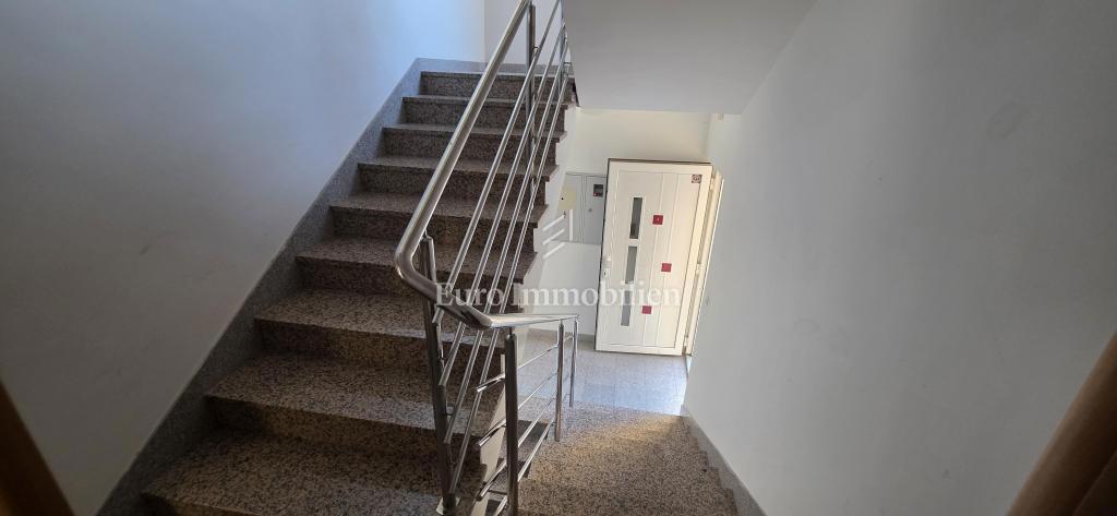 Crikvenica, appartamento con  parcheggio, zona tranquilla