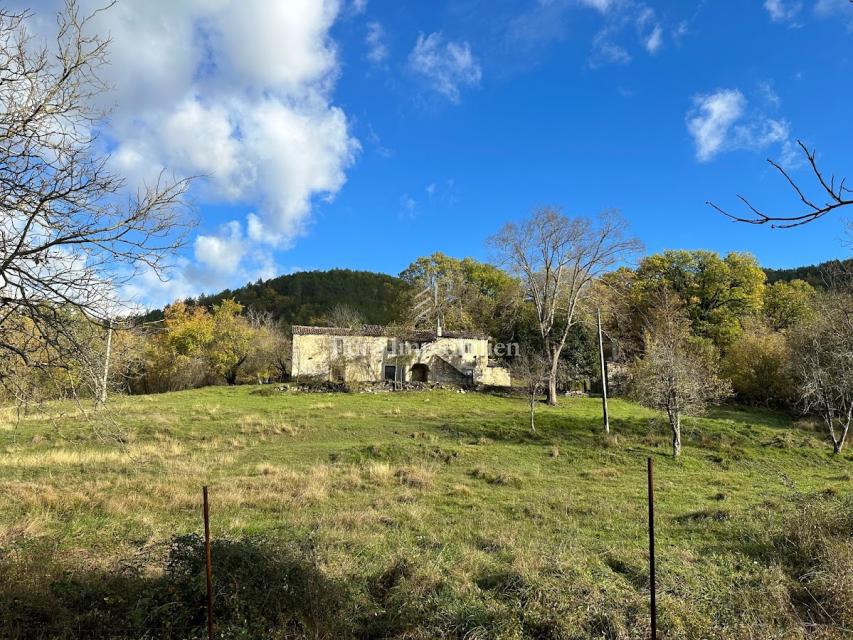 Cerovlje - un tenuta istriana con 11.000 m² di terreno