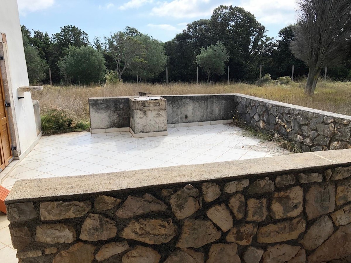 Casa indipendente con ampio giardino