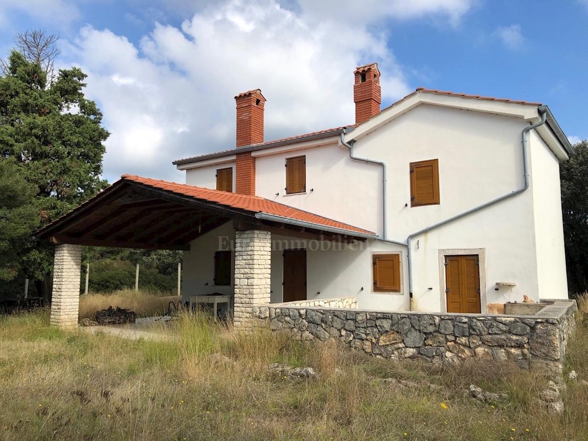 Casa indipendente con ampio giardino