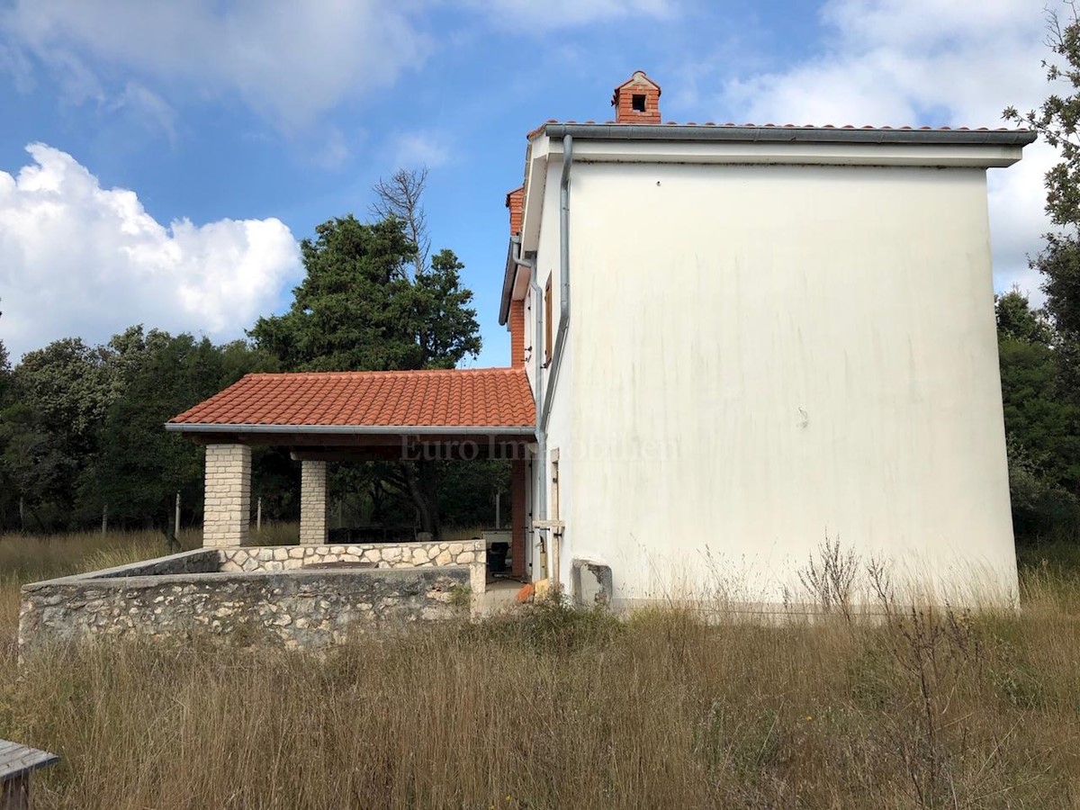 Casa indipendente con ampio giardino