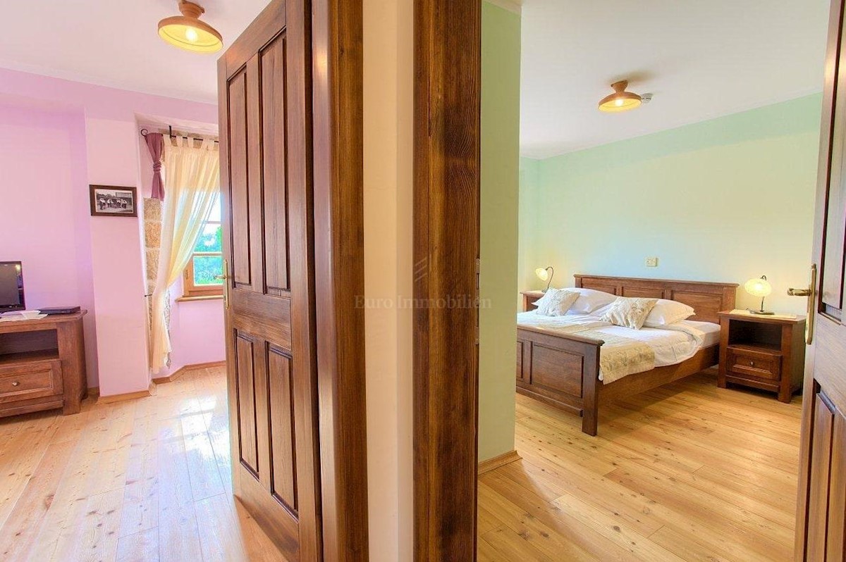 Casa in pietra in una posizione tranquilla