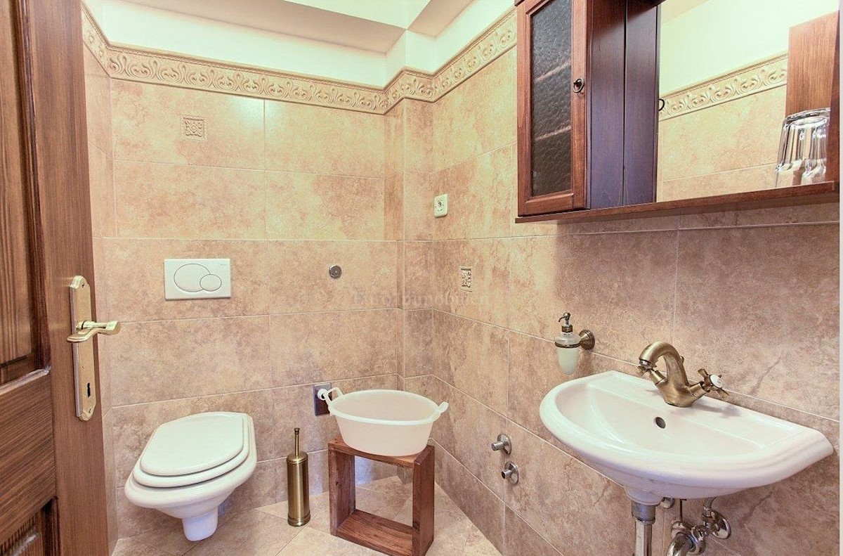 Casa in pietra in una posizione tranquilla