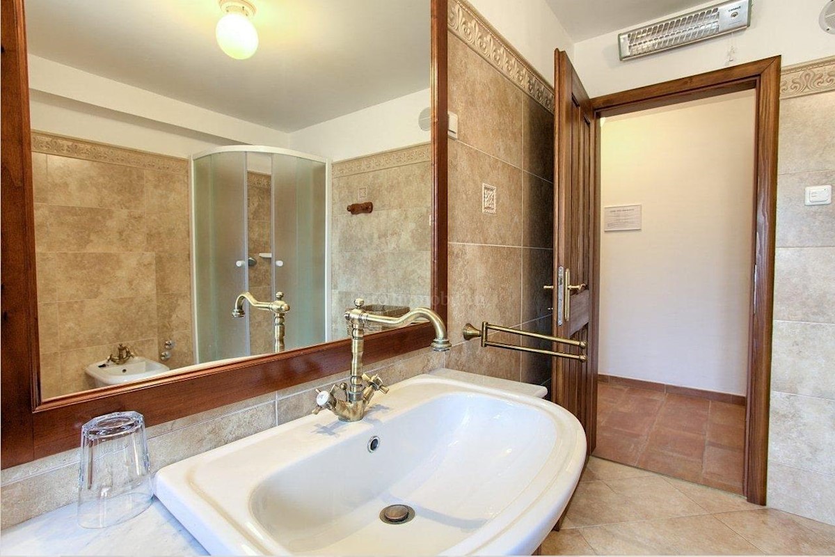 Casa in pietra in una posizione tranquilla