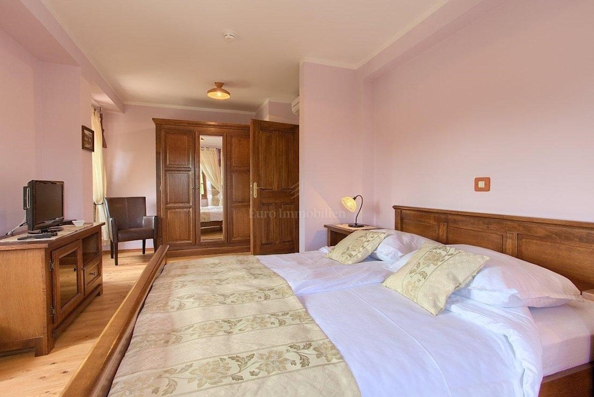 Casa in pietra in una posizione tranquilla