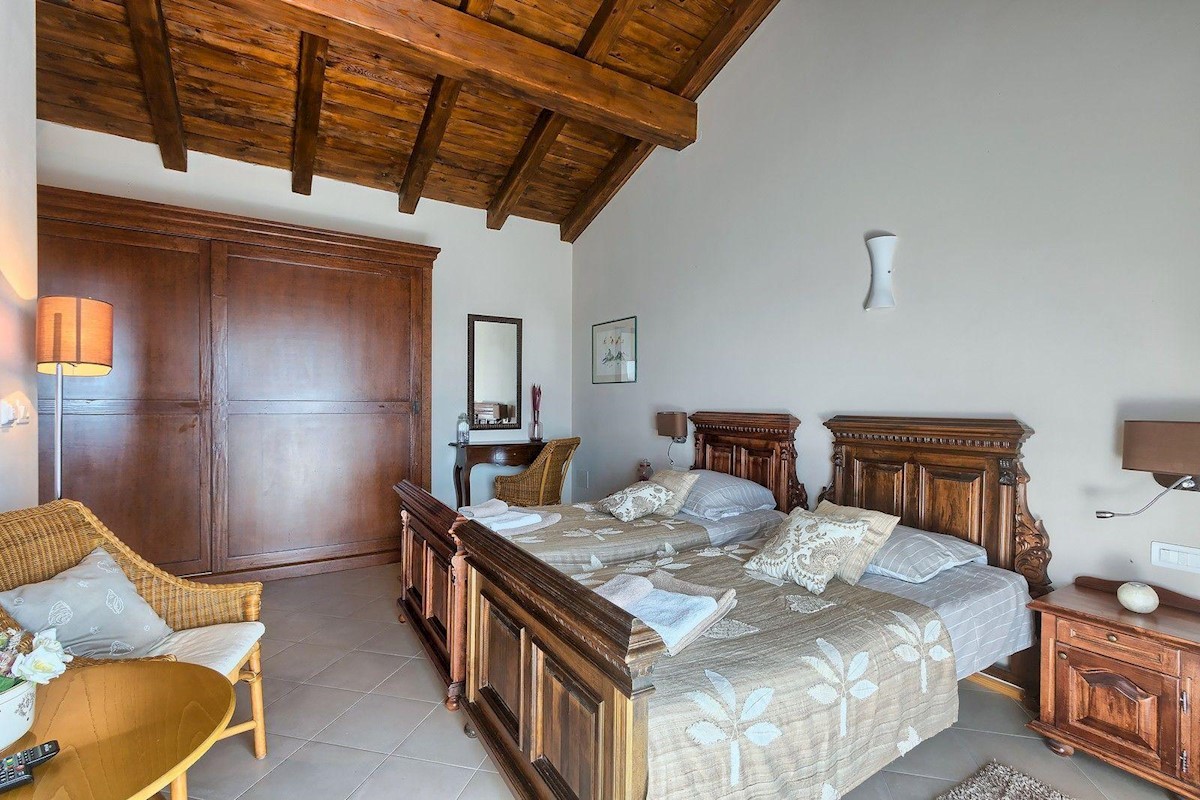 Beautiful villa in San Vincenti, 15 km from the sea