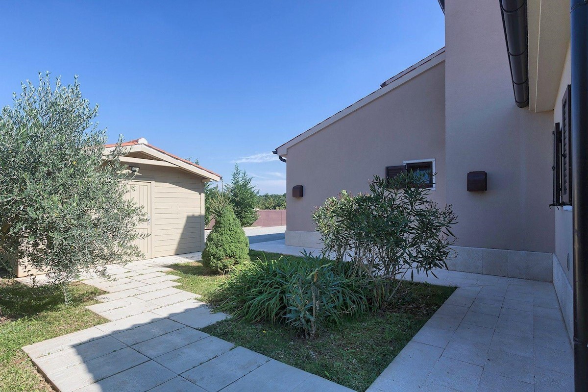 Beautiful villa in San Vincenti, 15 km from the sea