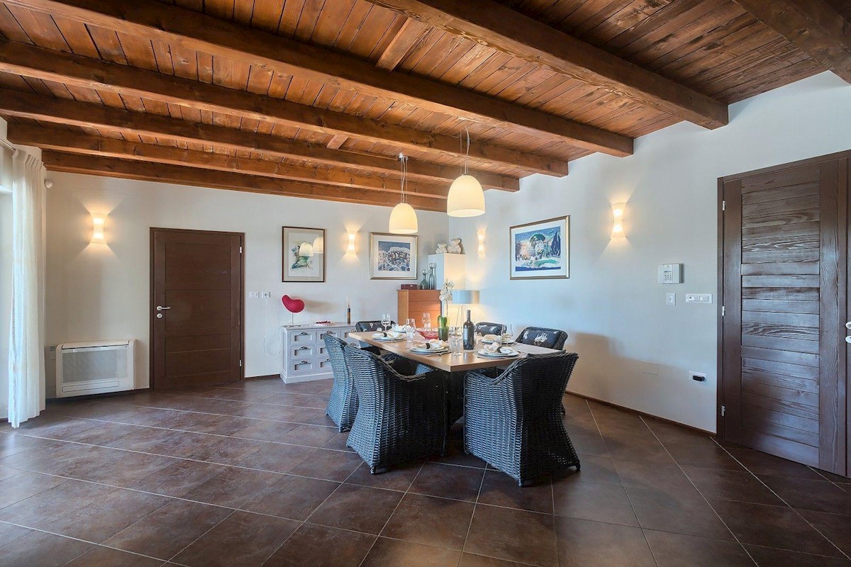 Beautiful villa in San Vincenti, 15 km from the sea