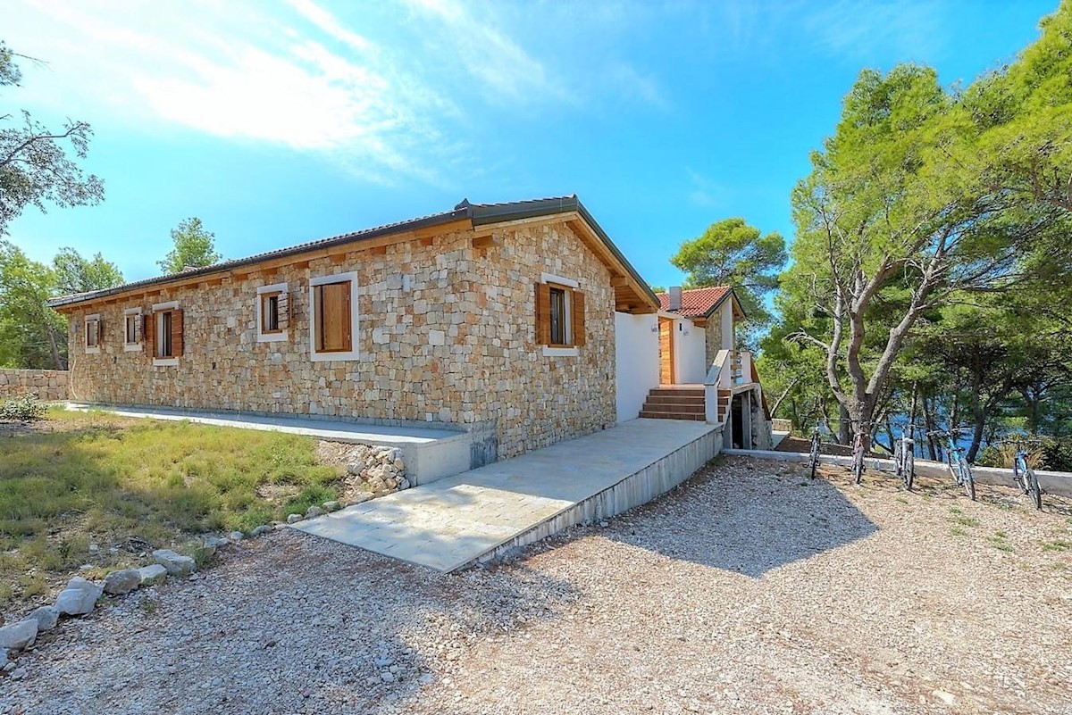 Dalmatian house first row to the sea, Trogir