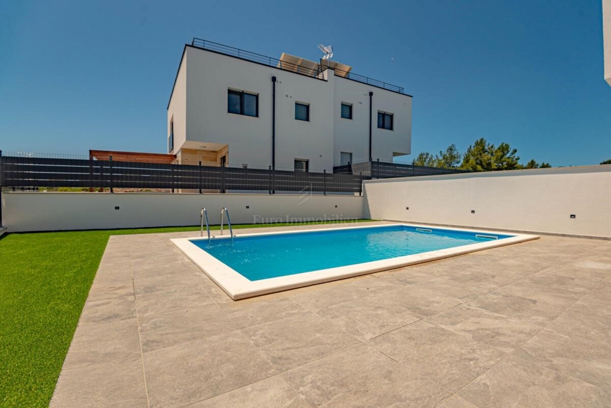 Luxury villa Palma with pool, new building Vodice