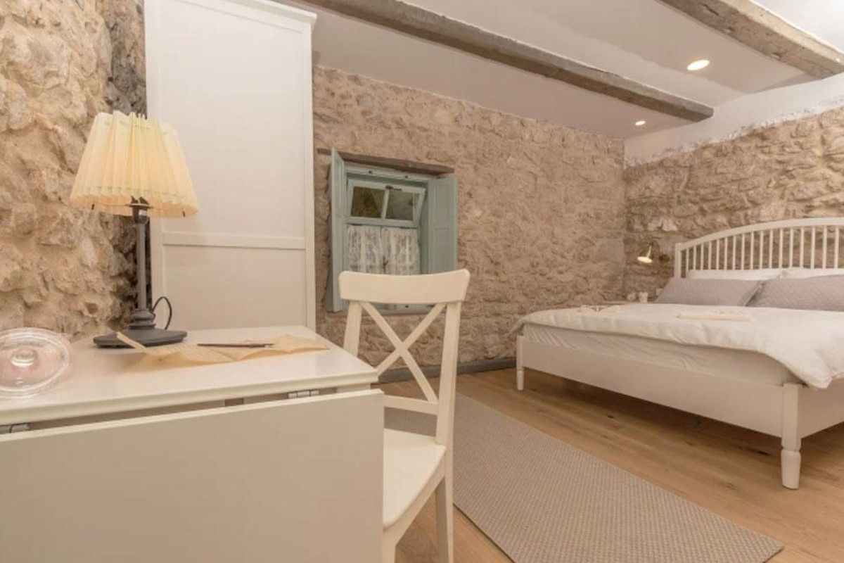 Furnished and renovated stone villa in a row with pool