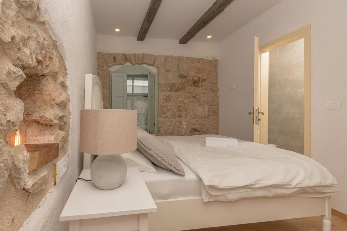 Furnished and renovated stone villa in a row with pool