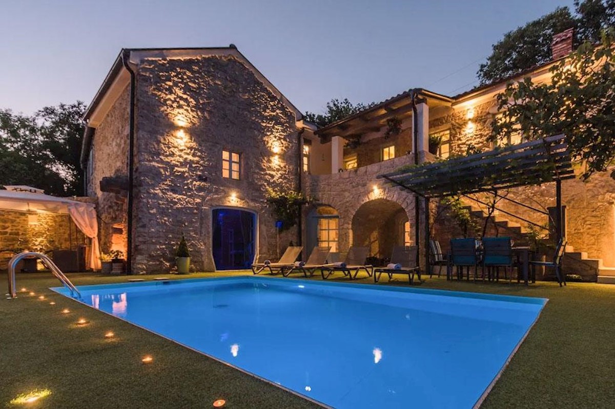 Furnished and renovated stone villa in a row with pool