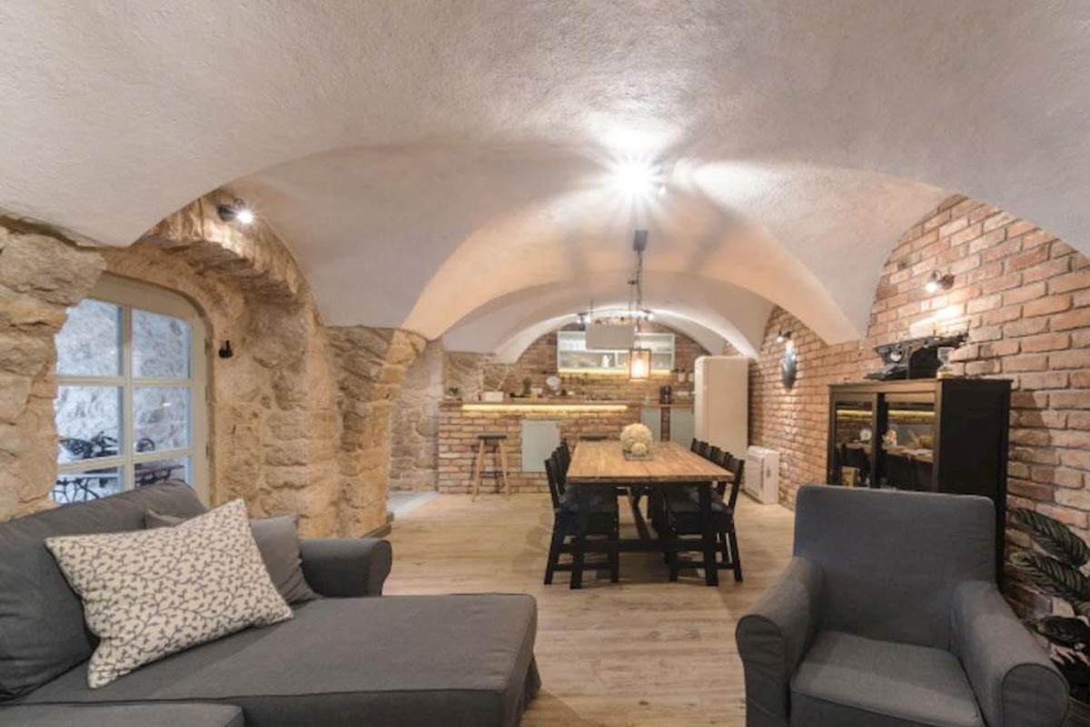 Furnished and renovated stone villa in a row with pool