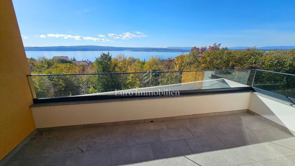 Family house with two apartments, Dramalj