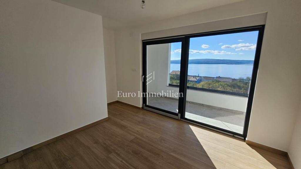 Family house with two apartments, Dramalj