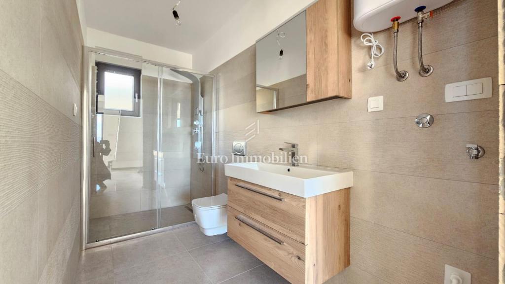 Family house with two apartments, Dramalj