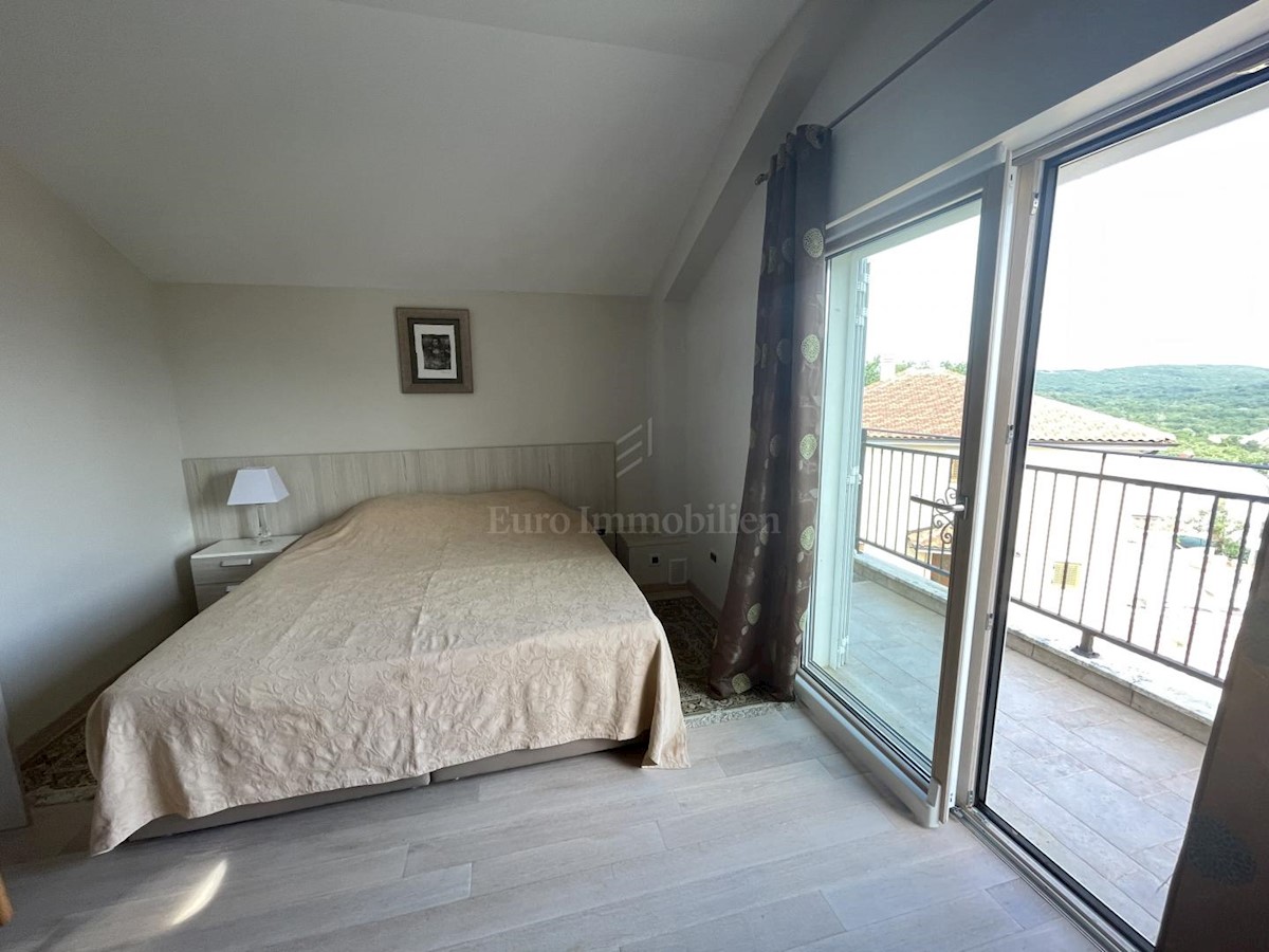 Apartment house in a great location with a view of the sea