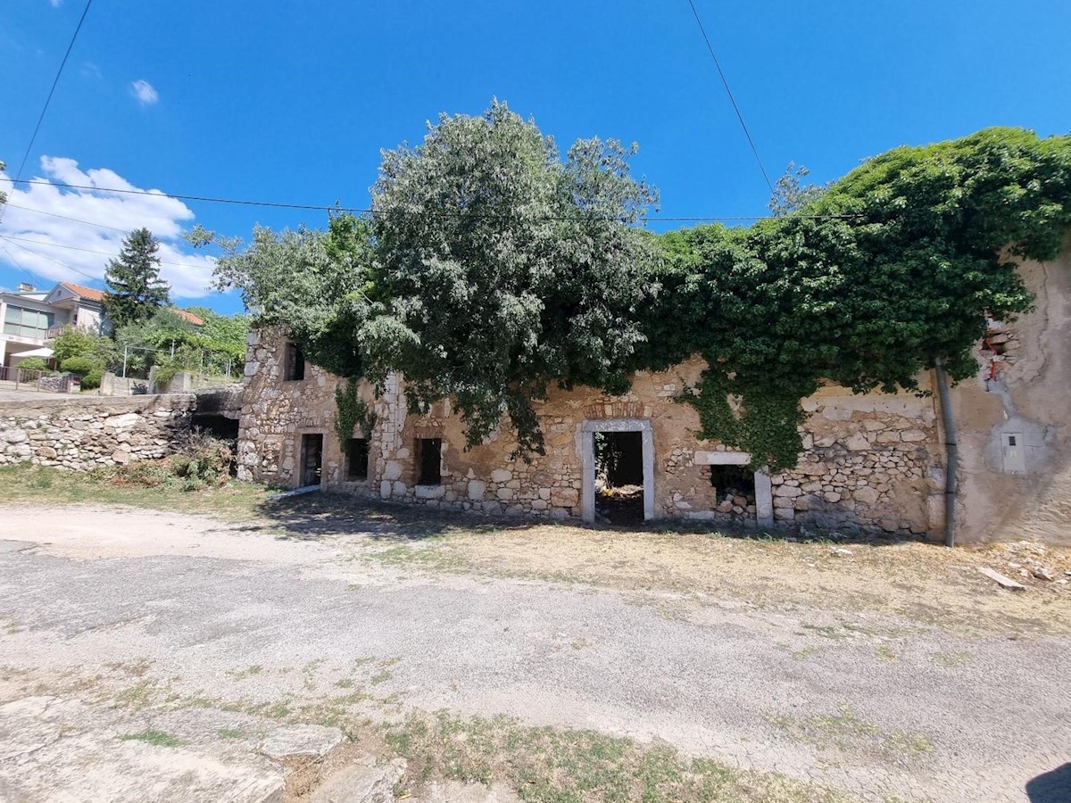 Old stone house in the center of Bribir