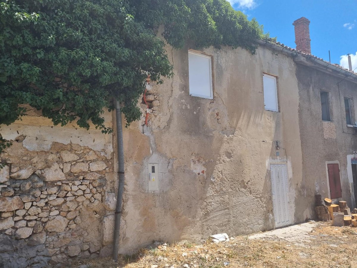 Old stone house in the center of Bribir