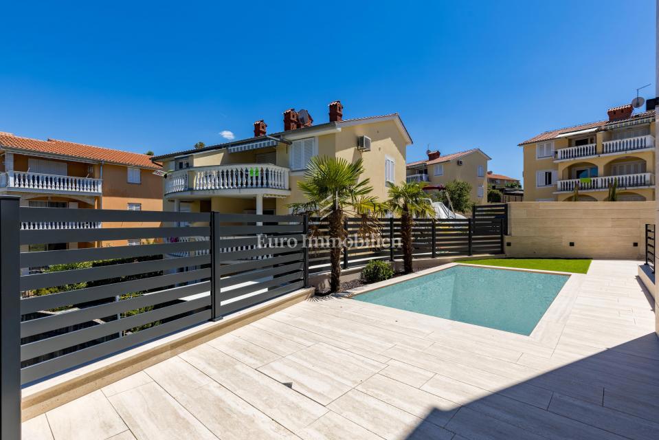 Appartamento di lusso con piscina vicino alla spiaggia, Malinska