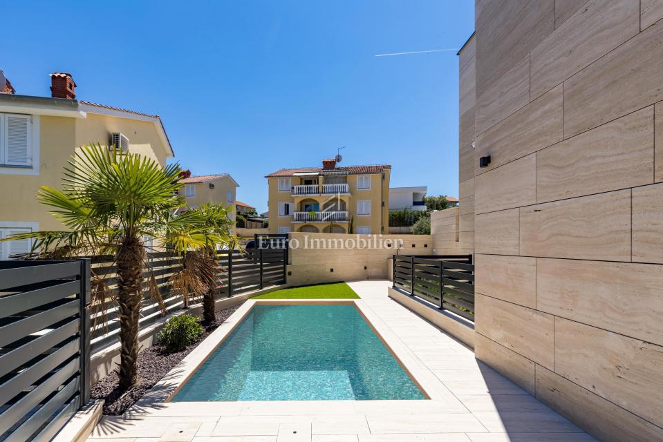Appartamento di lusso con piscina vicino alla spiaggia, Malinska