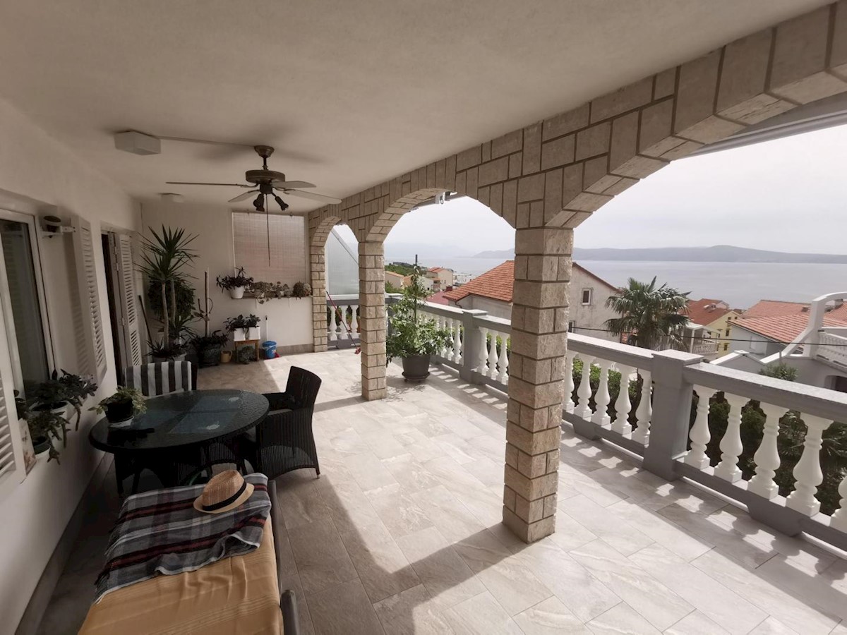 House with 6 apartments and swimming pool, Crikvenica