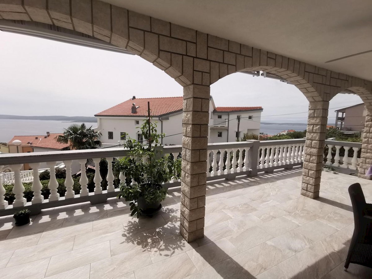 House with 6 apartments and swimming pool, Crikvenica