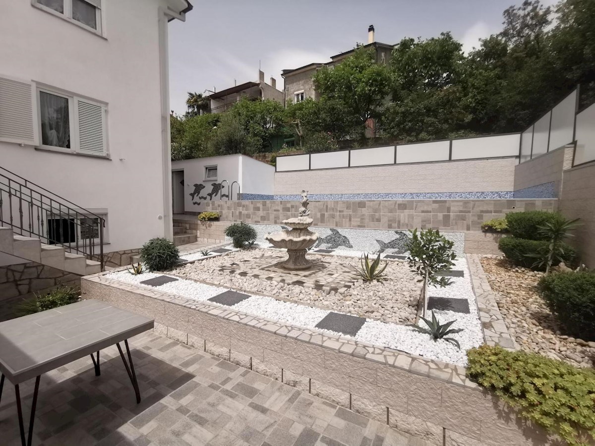 House with 6 apartments and swimming pool, Crikvenica