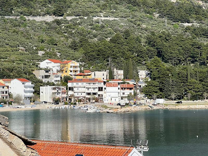 Casa al grezzo con appartamenti, terza fila dal mare, Igrane